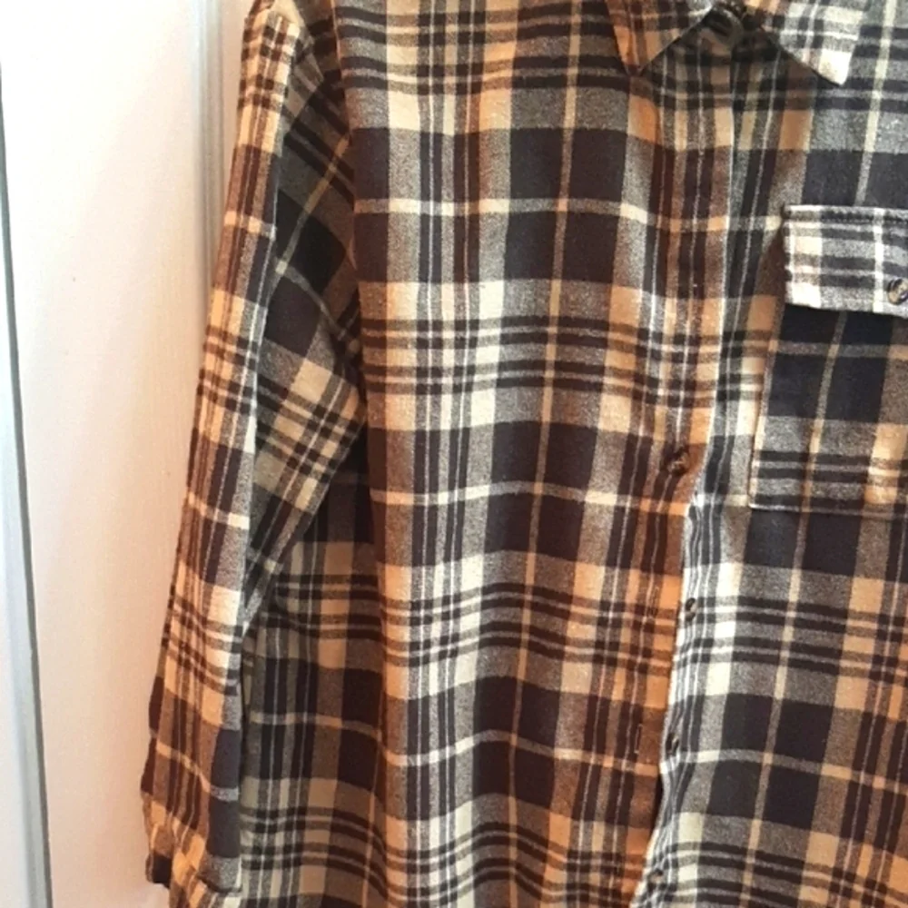ROMWE classic brown and cream plaid flannel shirt. Small for Juniors